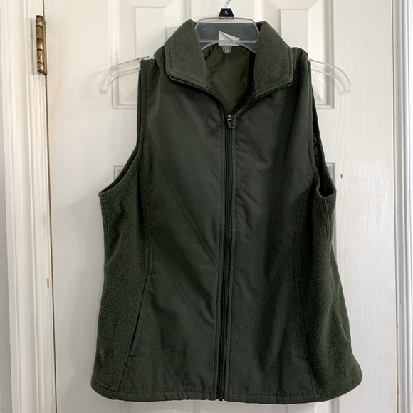 Columbia Jackets & Blazers - Columbia fleece zip up green vest
